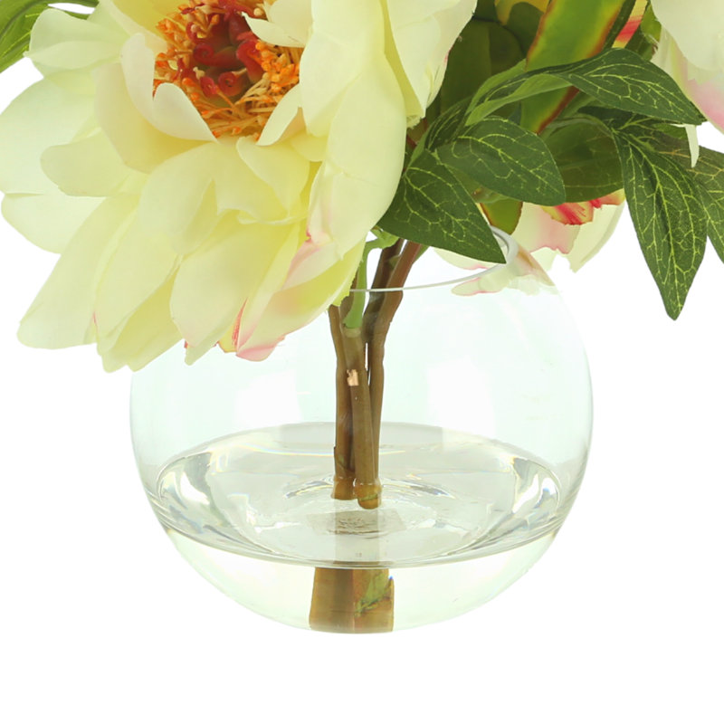 Centre de table pivoines dans un vase