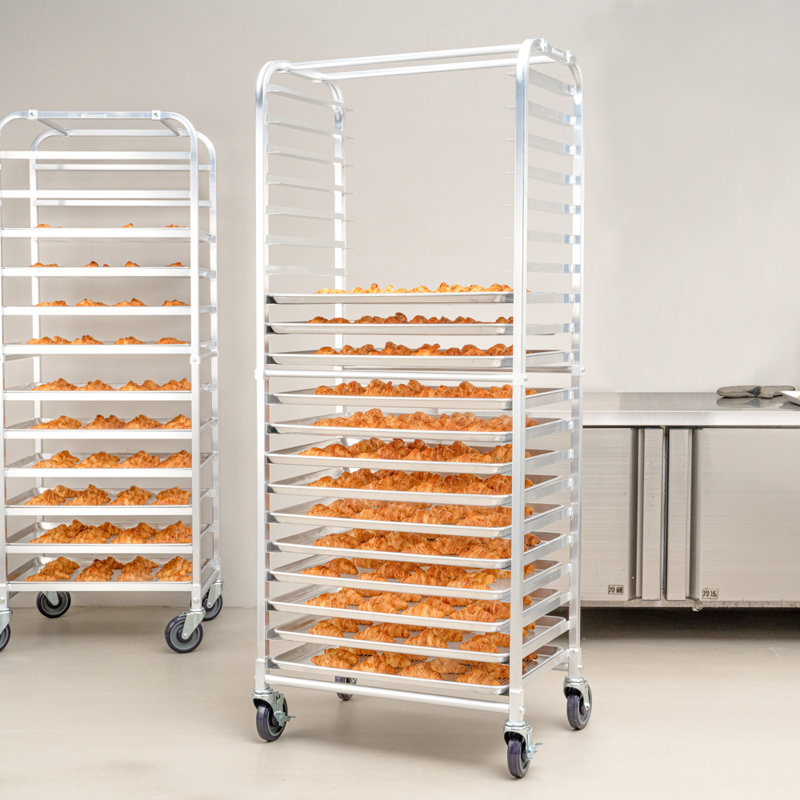 Porte-ustensiles 28,25 po x 18 po x 69,25 po, 1 porte-assiette à chargement latéral pleine hauteur, 2 roulettes verrouillables et 2 non verrouillables, support à paniers en aluminium argenté avec roulettes, peut contenir 20 casseroles