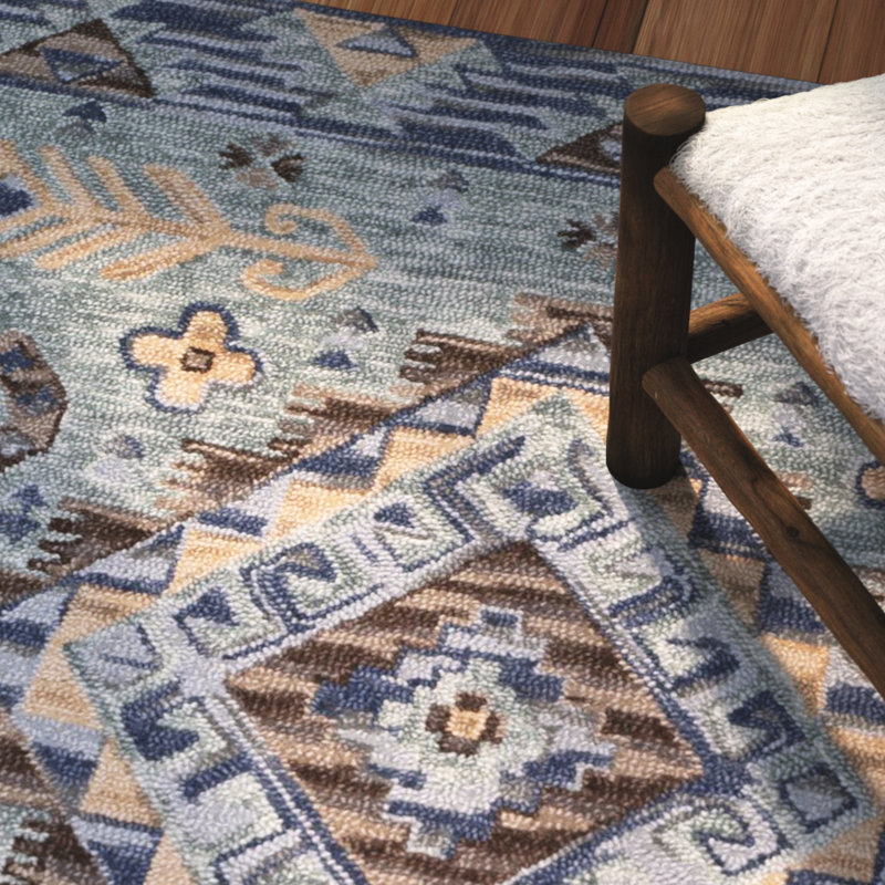 Handmade Rustic-Chic Blue Floral Wool Rectangular Rug
