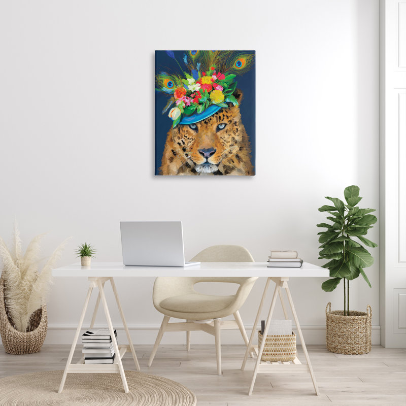 «Cheetah with Feather Hat», art mural sur toile par Kamdon Kreations, H 40 po x l 30 po