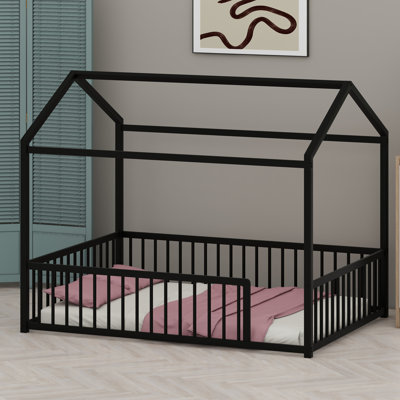 Toddler Montessori Bed With Integrated Fence And Whimsical House Outline