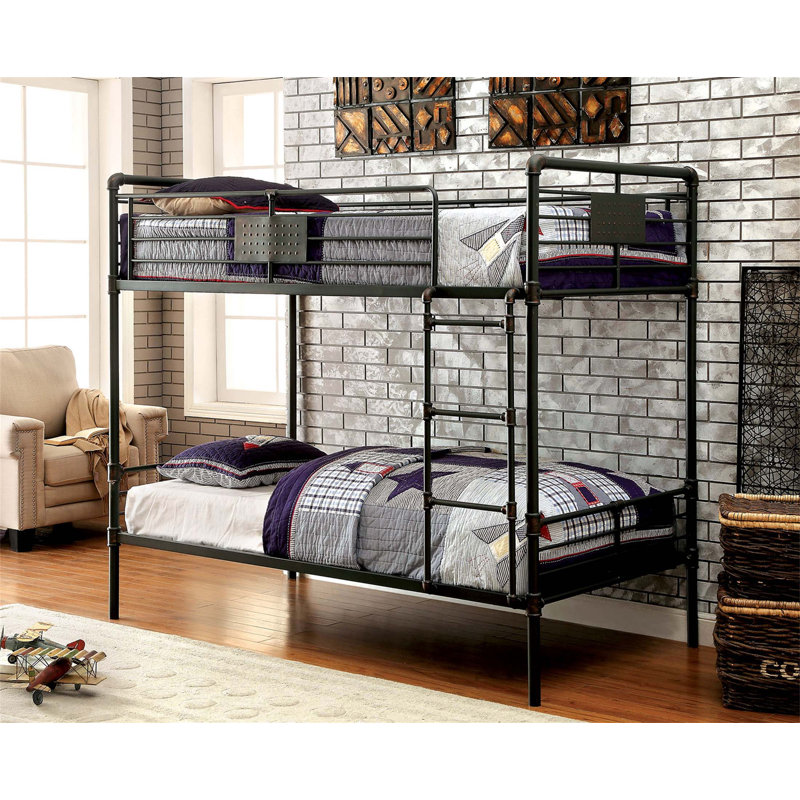 Lit superposé simple au-dessus de simple de style industriel avec échelle attachée et conception inspirée des tuyaux en métal, avec des garde-corps supérieurs pour la sécurité et la durabilité.