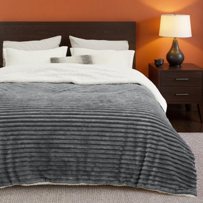 Bedsure Sherpa Fleece Throw Blanket – Cozy Warm Throw for Dorm Bed & Sofa –  Great Gift for College Students