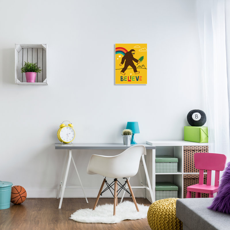 «Whimsical Believe Expression Happy Sourire Big Foot» par Nina Seven - impression, H 19 po x l 13 po, Bois