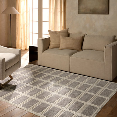 Tapis géométrique crème tissé à la machine Ebern Designs Deverell