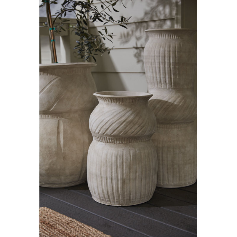 Vase Delphine, H 21 po x l 14,50 po x P 14,50 po