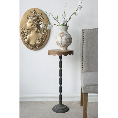 Table d'appoint en fer avec plateau festonné