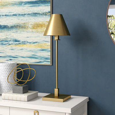 Lampe de table haute 28 po avec abat-jour en métal Svana