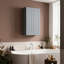Porte d'armoire murale en bois massif gris foncé et étagère pour le rangement dans la cuisine, le rangement dans la salle de bain, la buanderie et les tablettes réglables prêtes à assembler