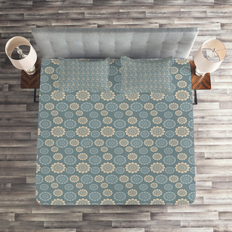 Floral Coverlet, King Bedspread + 2 Shams