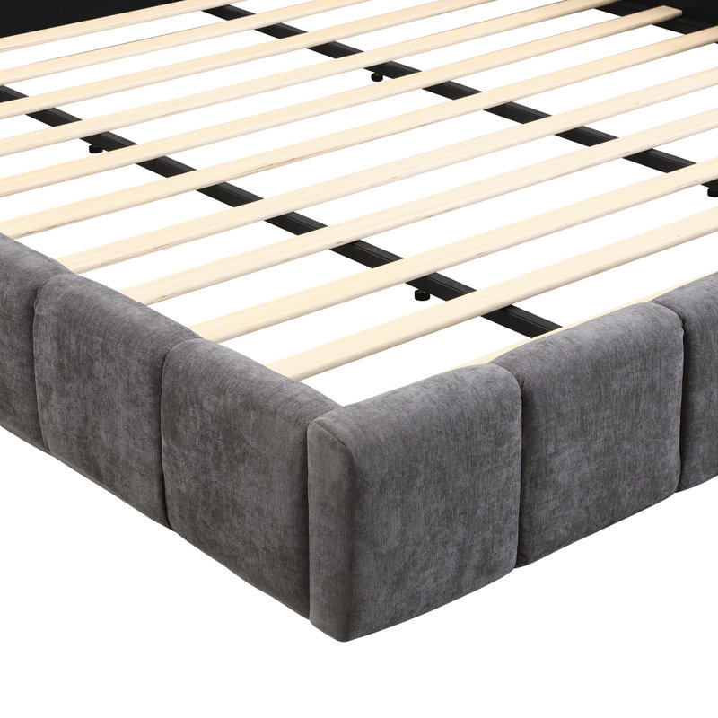 Lit tapissier élégant en chenille beige avec motif damier, Très grand lit