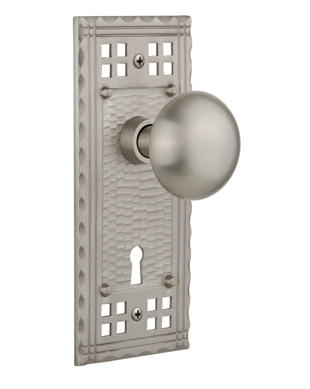 Assiette artisanale avec trou de serrure décoratif et bouton de porte New York, Nickel satiné