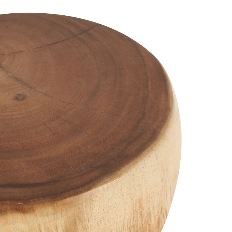 Table d'appoint en bois de teck brun faite à la main avec découpe triangulaire abstraite
