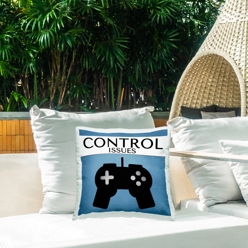 Coussin décoratif imprimé par Control Control par Kim Allen