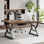 Bureau d'ordinateur avec plateau en bois épais et structure en métal