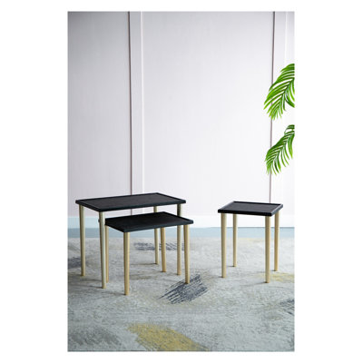 Ensemble de 3 tables d'appoint gigognes, tables d'appoint en bois massif noir et doré et panneau de fibres à densité moyenne