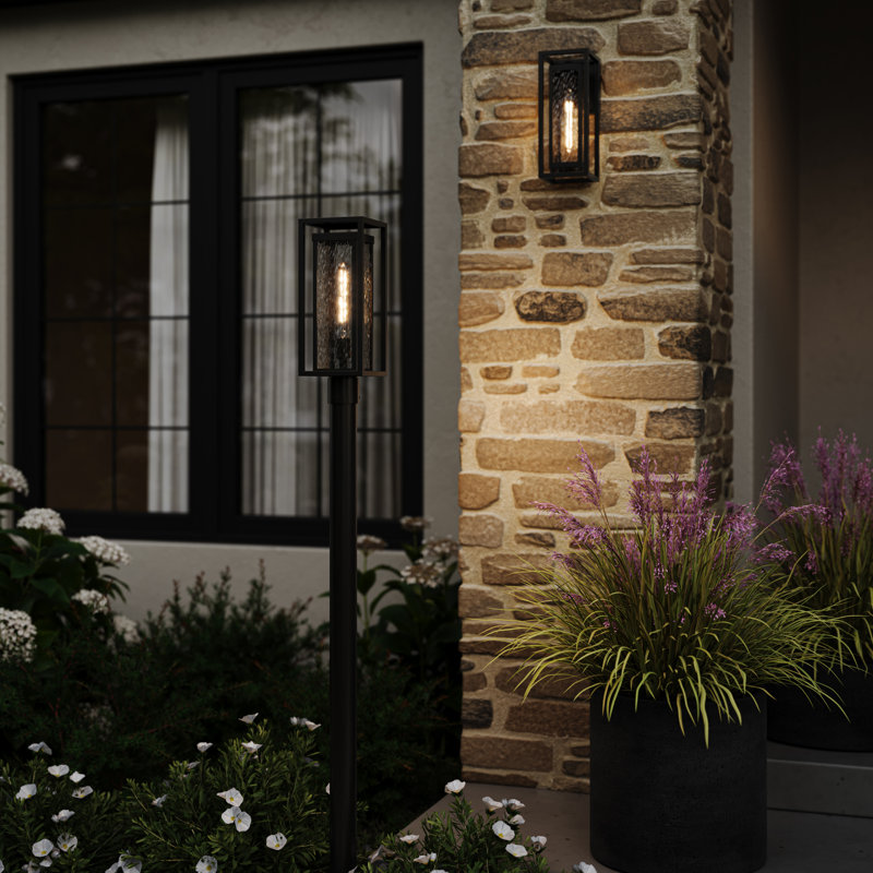 Lampadaire d'extérieur noir texturé à une lumière avec verre d'eau transparent 19 po Shaw, Noir texturé