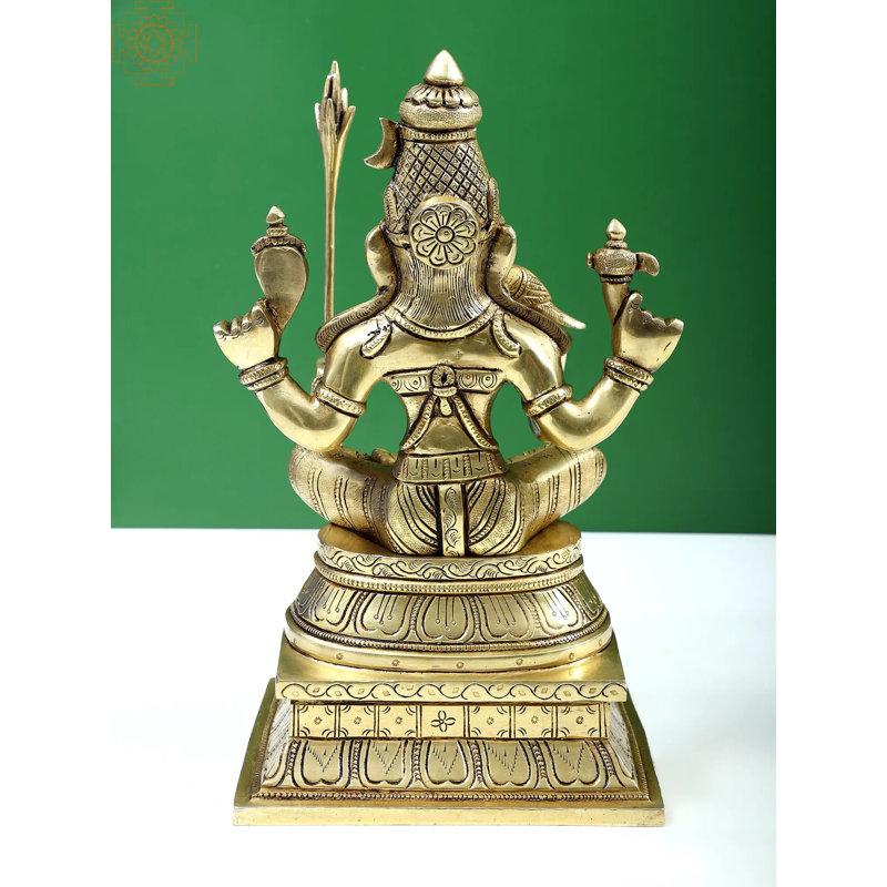 Statue de la déesse en laiton 12 po Rajarajeshwari 12 po - Posée à la main sur fond de lotus avec aureole Divine Aureole