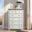 Commode moderne avec 6 tiroirs, poignées en métal et surface en grain de bois Jerrlyn