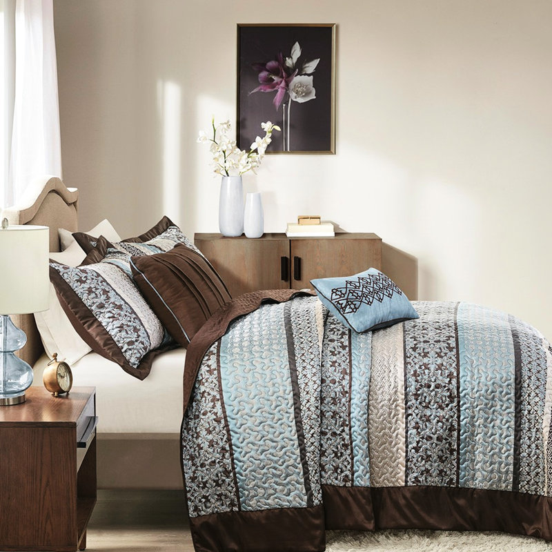 Couvre-lit bleu 5 pièces très grand avec broderie détaillée