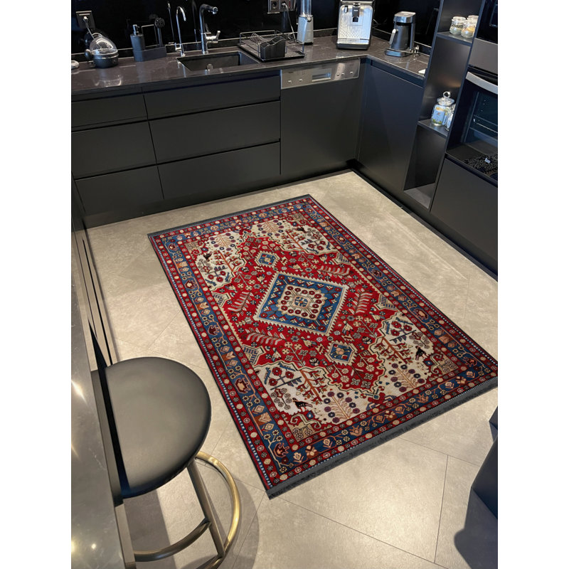 Tapis en polypropylène à imprimé numérique rouge Wawro, Rectangle 5 pi 2 po x 7 pi 7 po
