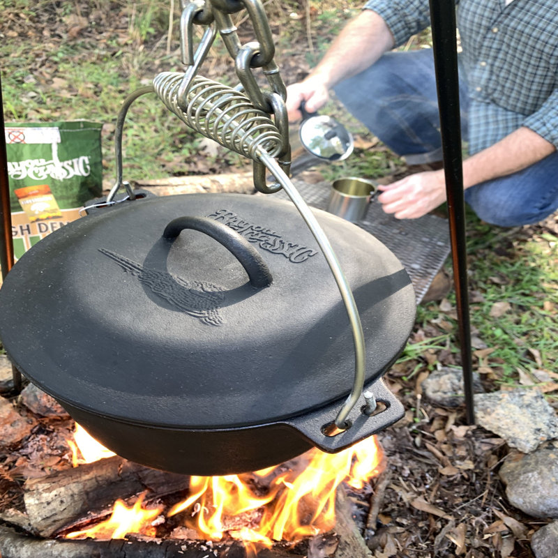 Bayou Classic 6 Quarts Cast Iron Soup Pot
