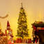 Arbre de Noël avec pommes de pin-1000491168