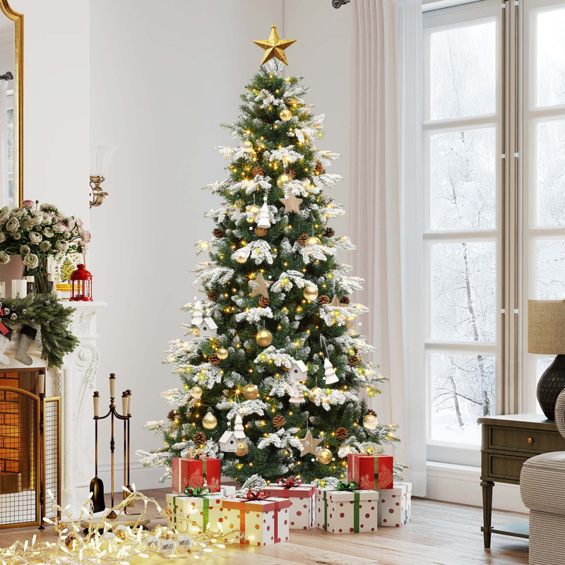 Arbre de Noël vert floqué pré-éclairé avec pommes de pin
