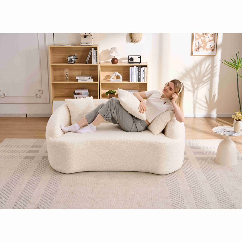 Causeuse de canapé courbée moderne, dossier amélioré, canapé de compression en chenille blanc cassé 2 places avec 3 coussins, canapé modulaire minimaliste