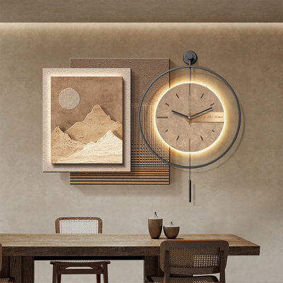 Horloges murales brunes avec pendule beige