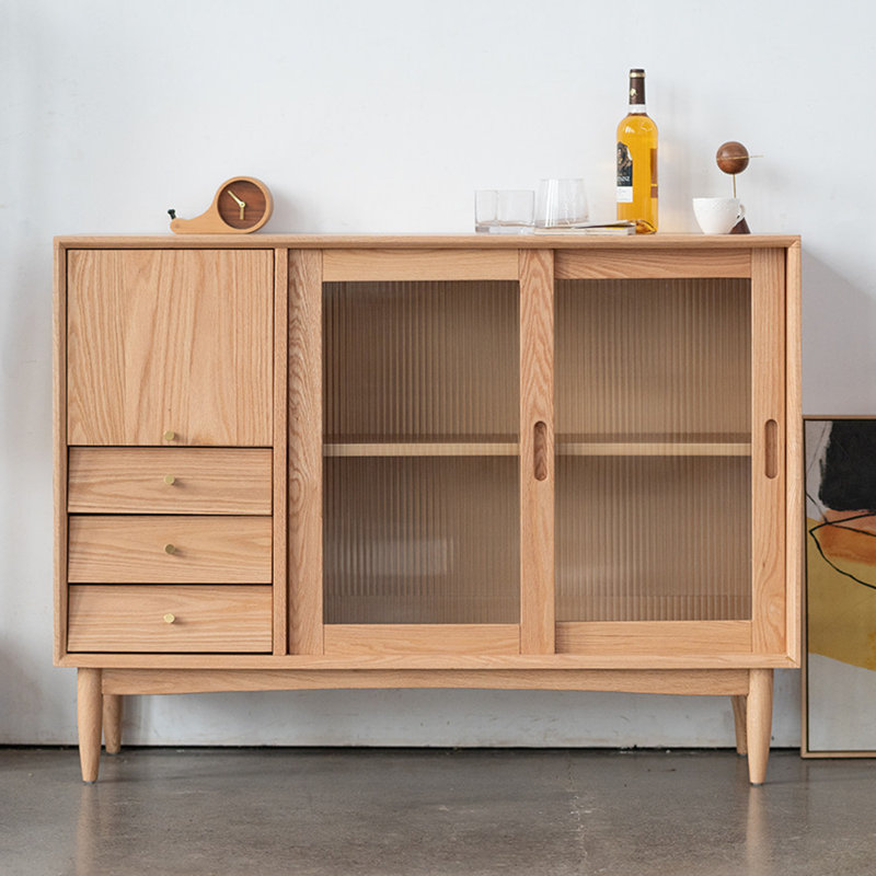 Buffet de style rétro et minimaliste