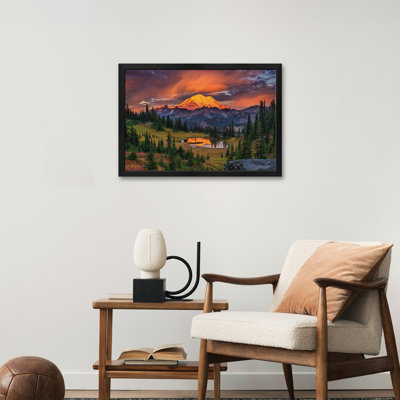 États-Unis, État de Washington, parc national du Mont Rainier au lever du soleil. Affiche encadrée de qualité supérieure par Jaynes Gallery