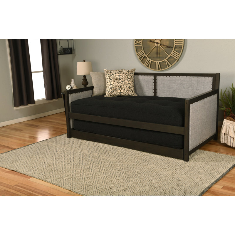 Lit de jour simple Corena en bois massif avec lit gigogne et matelas