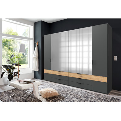 Drehtürenschrank mit Spiegel