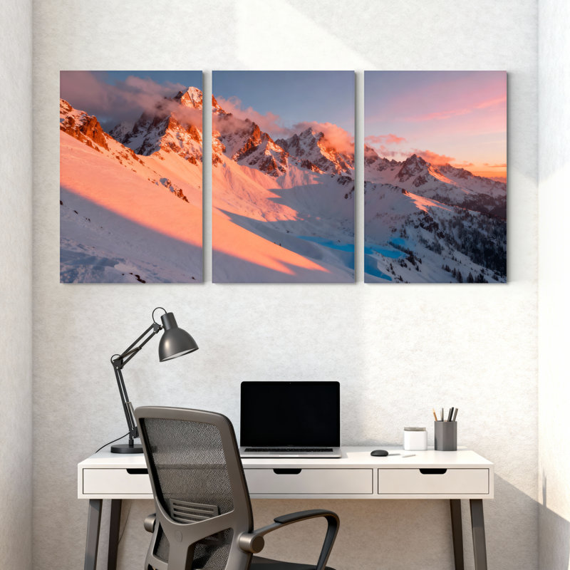 Scénario et paysages urbains, coucher de soleil sur la montagne, neige, sommets, nuages, réflexion du ciel, ensemble de 3 impressions sur toile