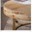 Table basse ronde moderne avec motif en bois sculpté et pieds en métal pour le salon-2044502570