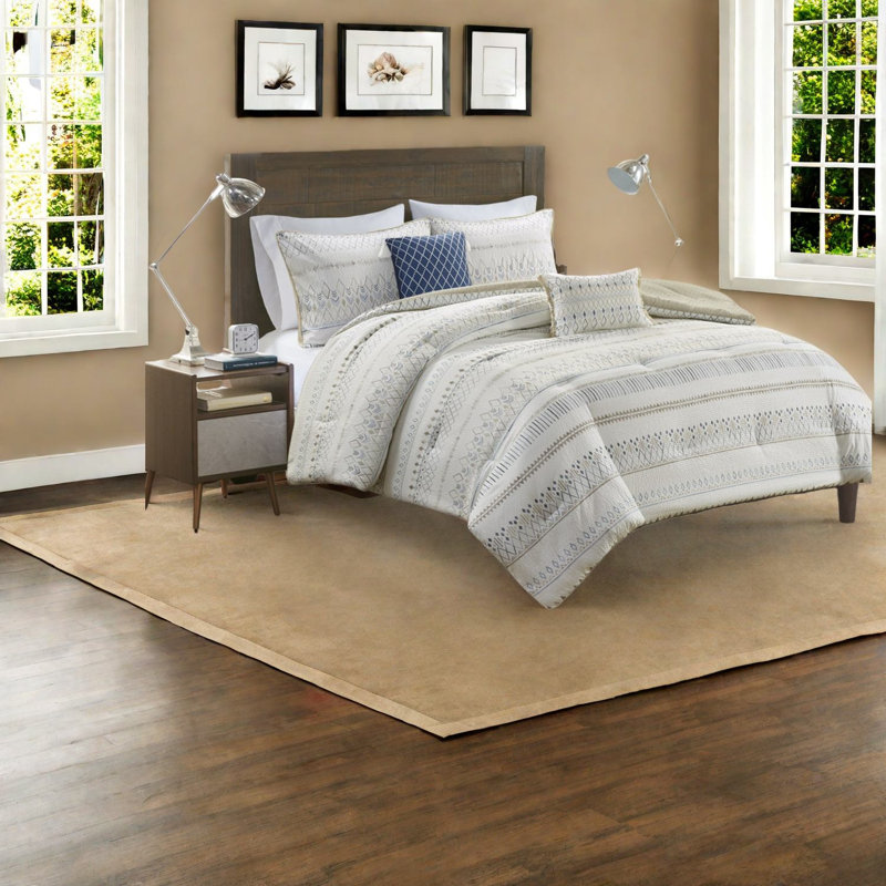 Comfortable Polyester Bedding Sets, King Size With Farmhouse Style