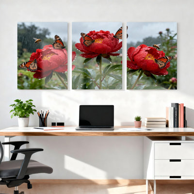 Ensemble de 3 tableaux sur toile tendue représentant des pivoines rouges avec des papillons et des gouttes de pluie