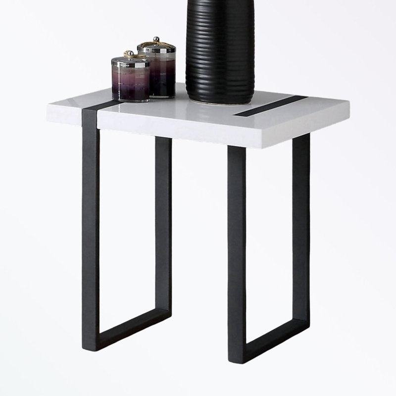 Table de bout avec pieds robustes en métal
