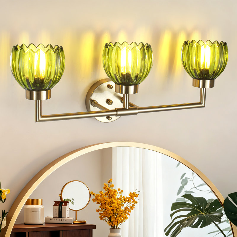 Appliques murales de salle de bain à 3 lumières Glausen avec abat-jour en verre vert tulipe, Brass, 3