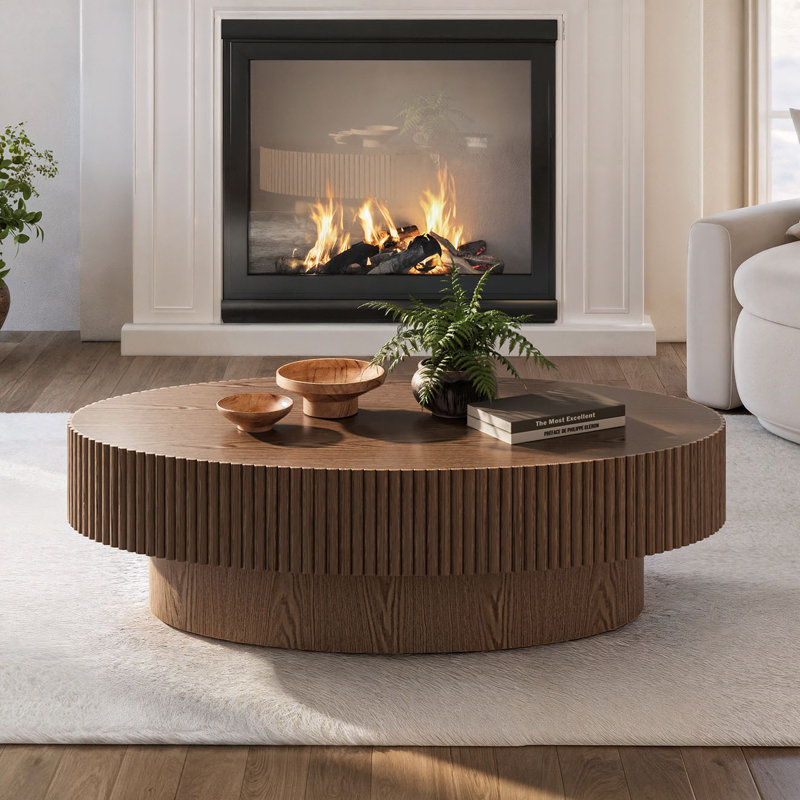 Table basse ovale de 45 pouces en bois massif, fabriquée à la main, avec un pied cannelé., Brun