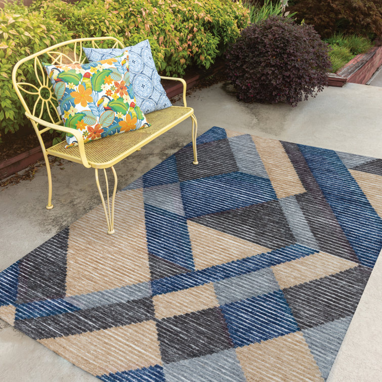 Buenrostro Geometric Indoor / Outdoor Rug