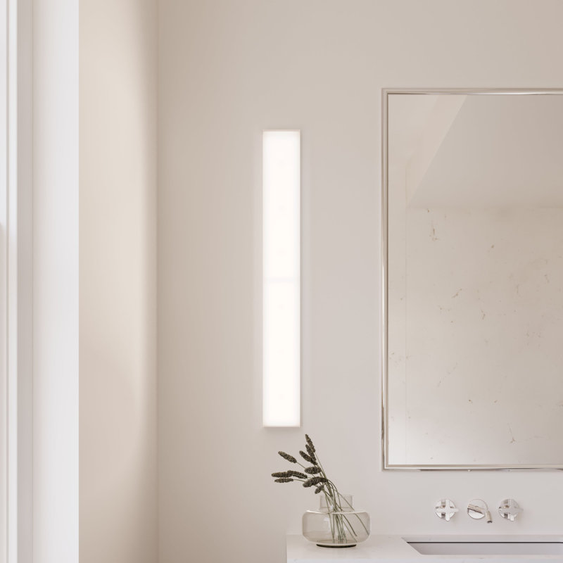 Éclairage pour meuble-lavabo à DEL - extra large - chrome poli, H 36,5 po x l 4,5 po x P 0,75 po