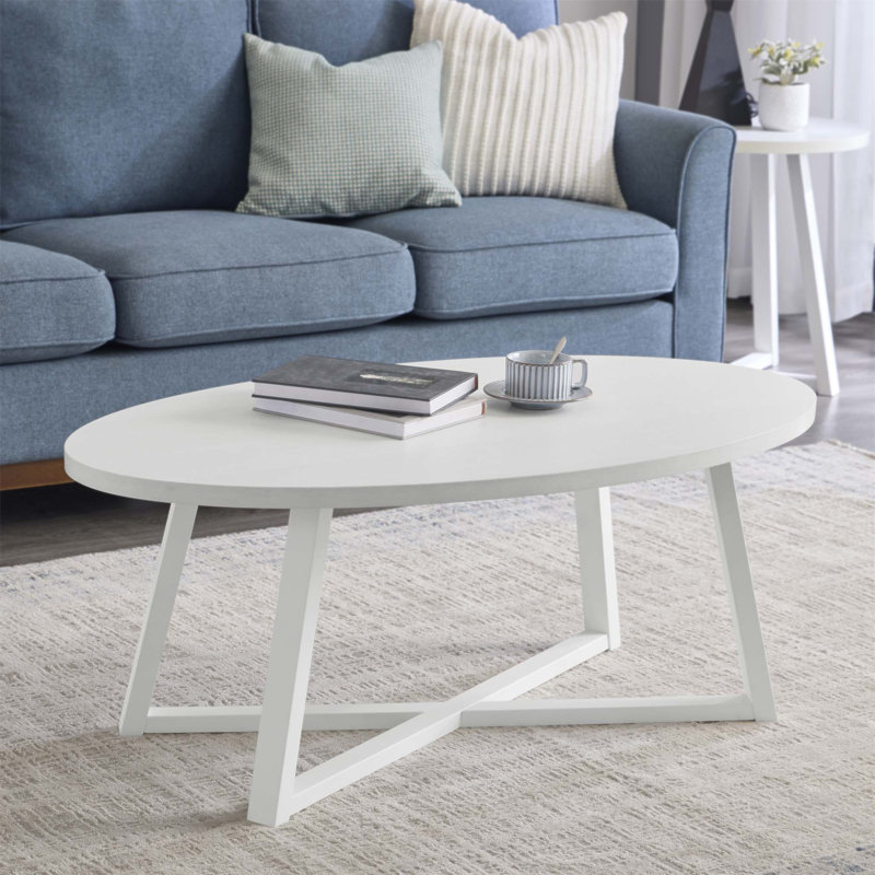 Table basse élégante en bois ovale