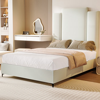 Graaf Upholstered Velvet Standard Bed