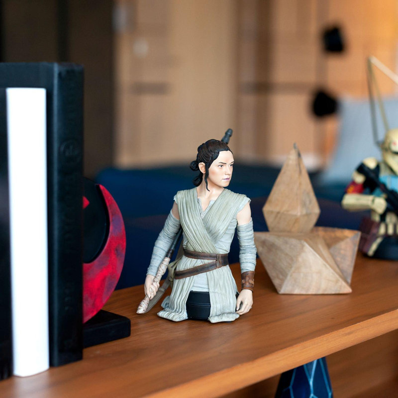 People Figurines & Sculptures