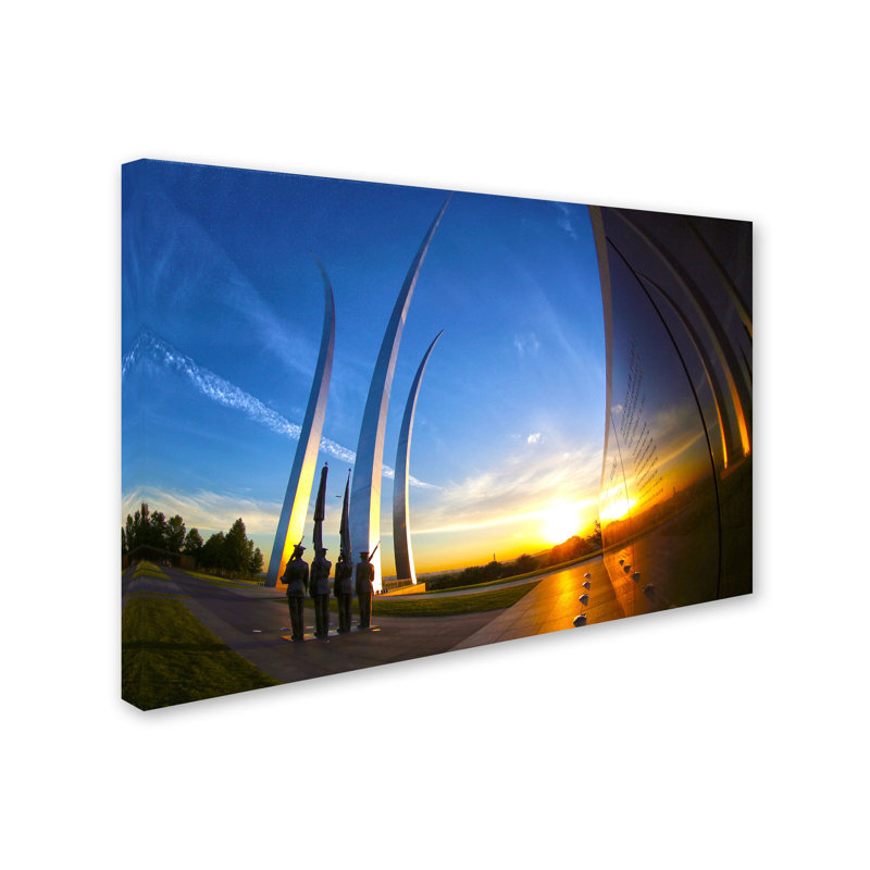 "Air Force Memorial 15" par CATeyes - reproduction de photo sur toile tendue, H 22 po x l 32 po x P 2 po