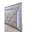 1pièce moderne grand lit à DEL avec revêtement en similicuir et panneau de lit biseauté avec accents de miroir et pied de lit texturé avec finition beige argenté