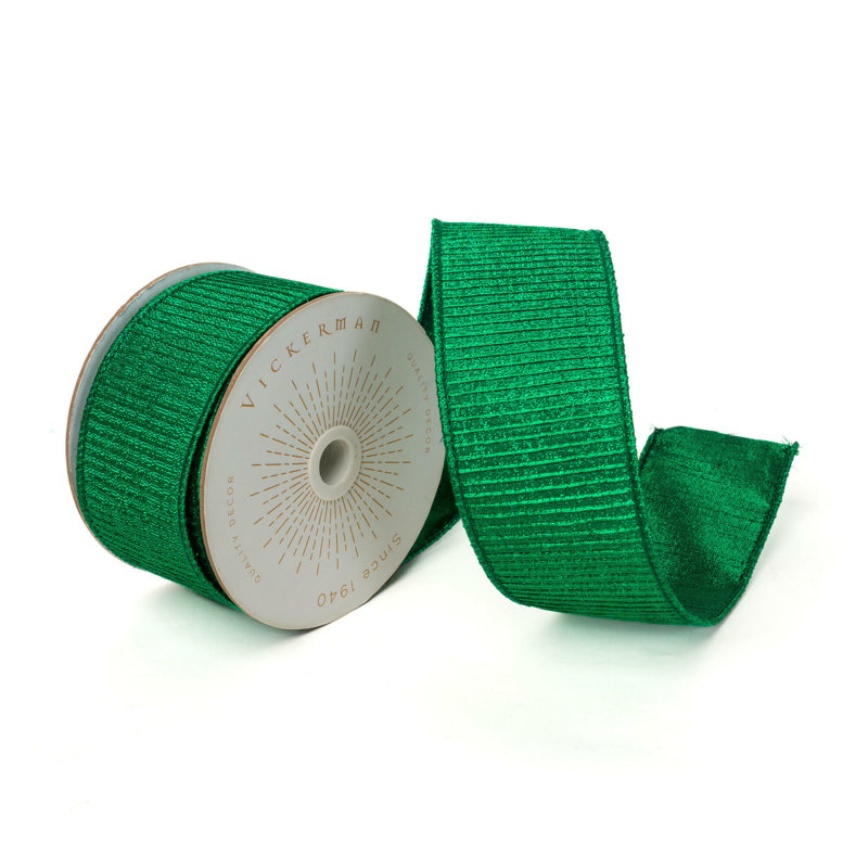 La bande plissée en métal émeraude 4 po X10 Yds de Holiday Aisle® avec support en émeraude.