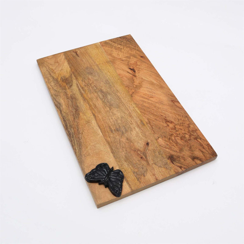 Élégant plateau en bois en forme de papillon pour un service durable et élégant, parfait pour toute occasion et tout décor.